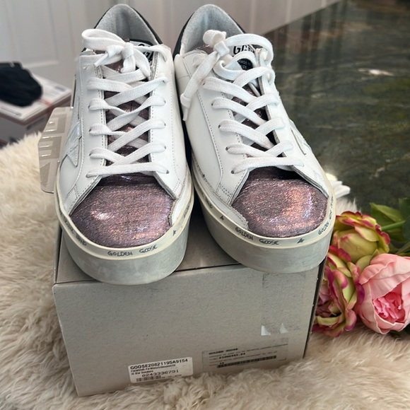 Golden Goose Sneakers 💄💋 - Picture 1 of 17
